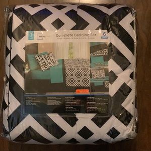 Brand comforter set. Never been used